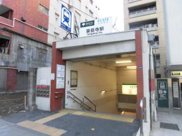 泉岳寺駅／徒歩9分・約720m