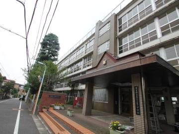 目黒区立第八中学校／徒歩3分・約220m