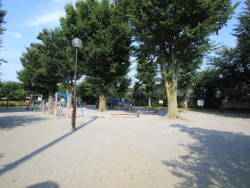 世田谷区立野沢公園／徒歩3分・約190m