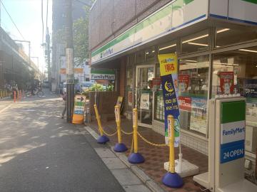 ファミリーマート都立大学駅西店／徒歩3分・約180m