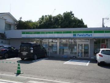 ファミリーマート弦巻五丁目店／徒歩4分・約300m