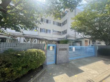 世田谷区立弦巻中学校／徒歩7分・約500m