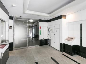 エントランス／エントランスなどの共有部分はキレイに清掃されております。