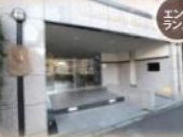 エントランス／シンプルながらも格調高い雰囲気を漂わせて上質な空間を作り出します。