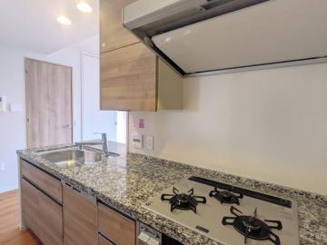 キッチン／※画像は実際の室内写真をもとに、残置物等を削除したイメージ図であり、実際とは多少異なります。